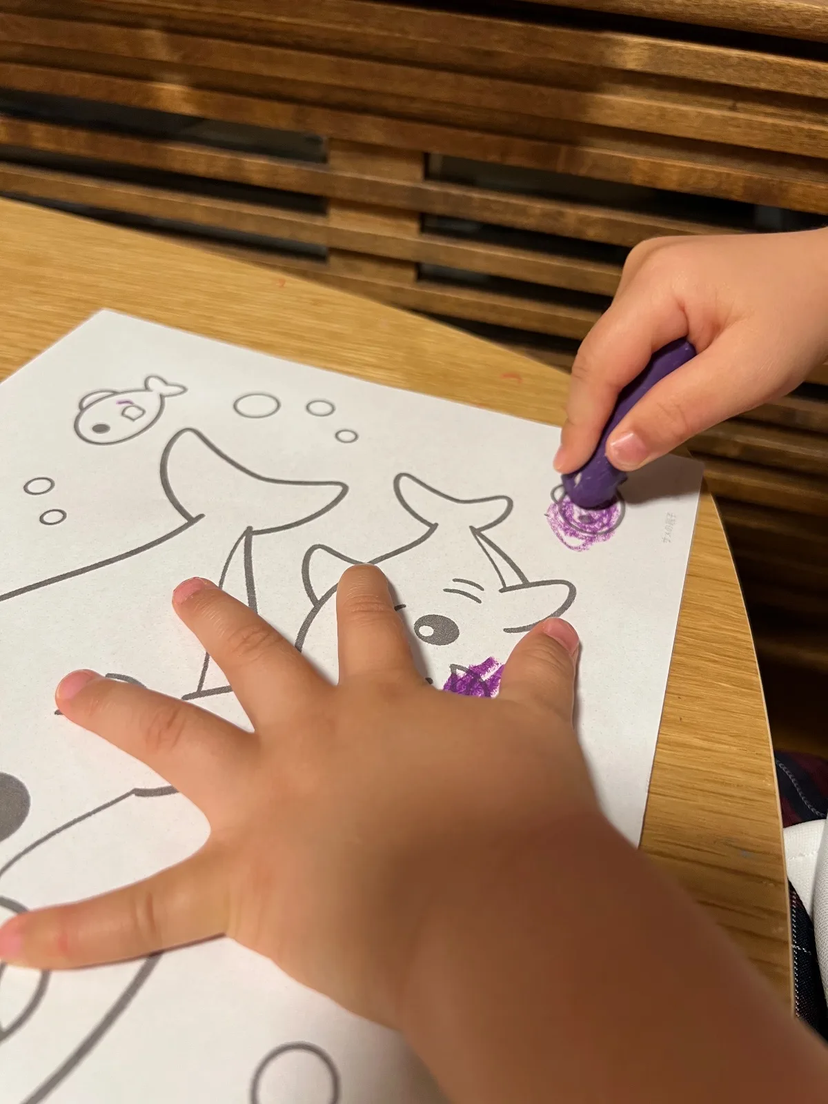 かわいいサメのぬりえ、むらさき色がマイブーム（3枚目）